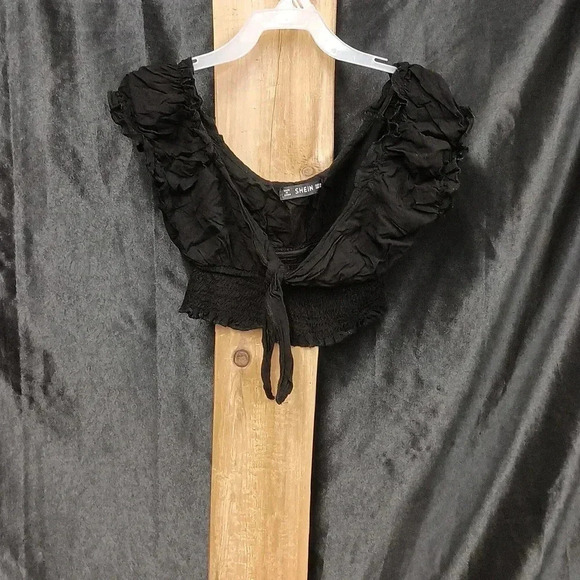 Black crop top with tie in front size extra small by Shein - Picture 1 of 5